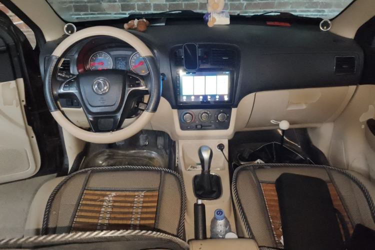 Used Dongfeng Fengon 370 2016 1.5L Manual Standard Edition SFG15-02 7 Seats Center Console