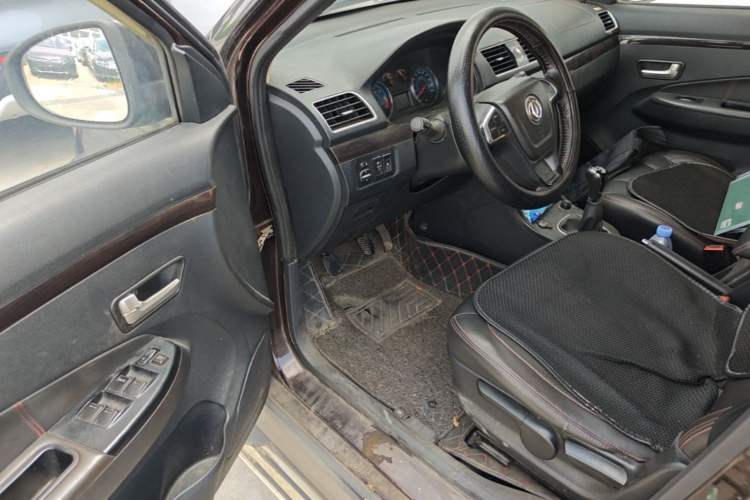 Used Dongfeng Fengon 370 2016 1.5L Manual Luxury 7-Seater Driver Seat