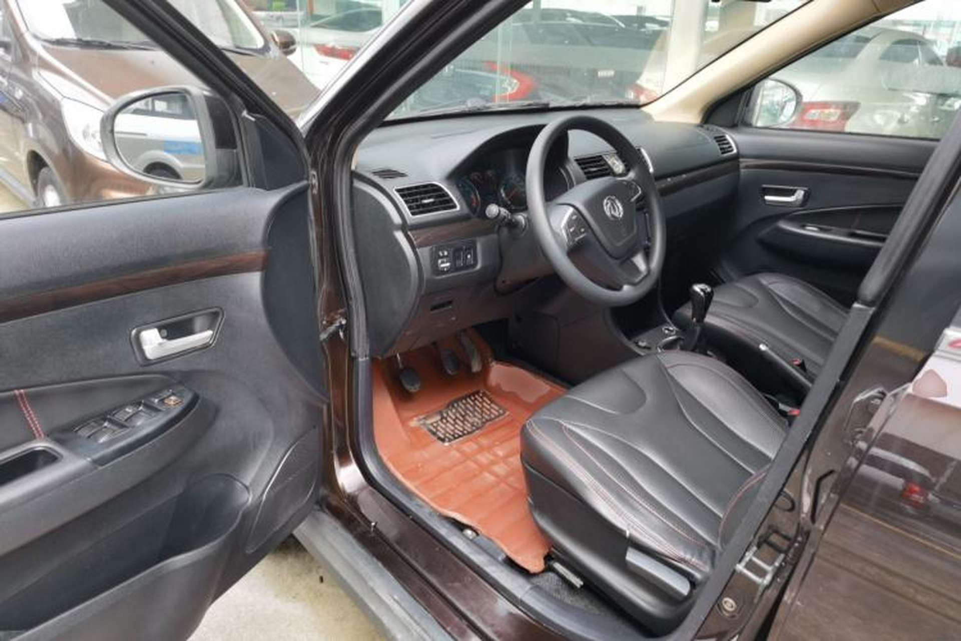 Used Dongfeng Fengon 370 2016 1.5L Manual Elite Travel Edition 7 Seats Driver Seat
