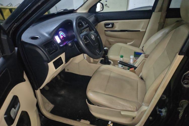 Used Dongfeng Fengon 370 2016 1.5L Manual Standard Edition SFG15-02 7 Seats Driver Seat