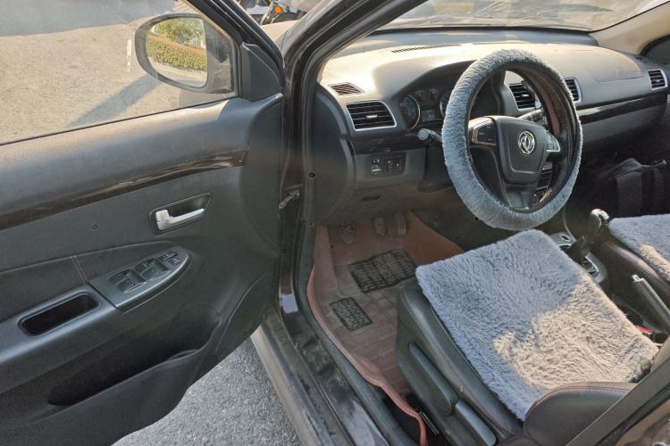 Used Dongfeng Fengon 370 2016 1.5L Manual Luxury 7-Seater Driver Seat