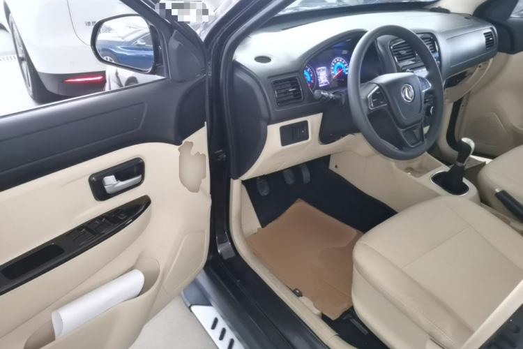 Used Dongfeng Fengon 370 2016 1.5L Manual Standard Edition SFG15-05 7 Seats Driver Seat