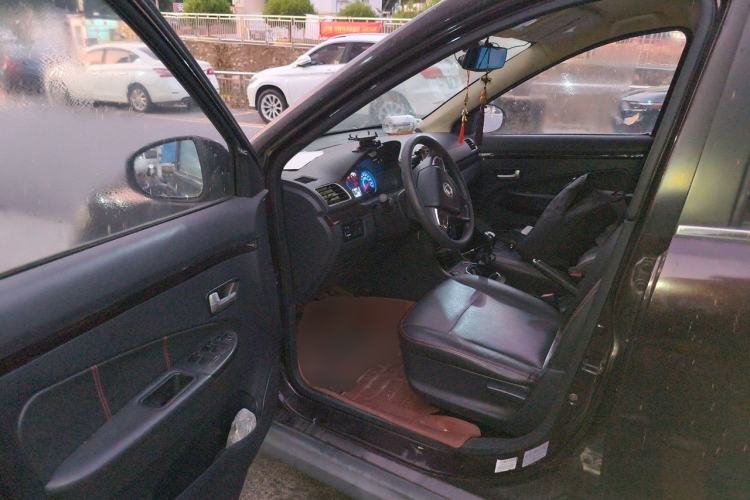 Used Dongfeng Fengon 370 2016 1.5L Manual Elite Home Edition 7-Seater Driver Seat