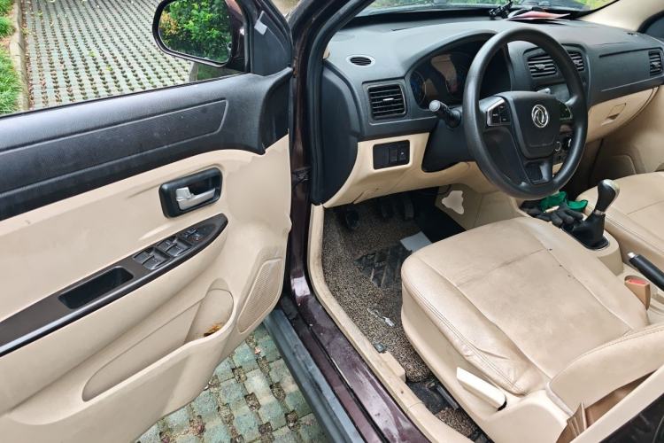 Used Dongfeng Fengon 370 2016 1.5L Manual Standard Edition SFG15-05 7 Seats Driver Seat
