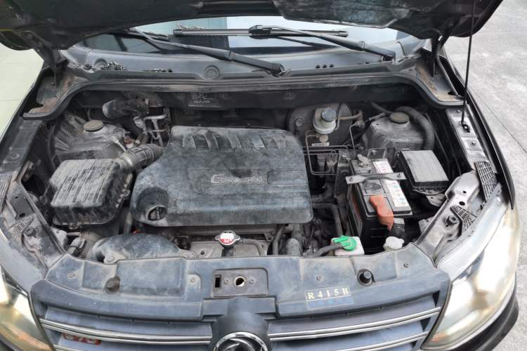 Used Dongfeng Fengon 370 2016 1.5L Manual Elite Travel Edition 7 Seats Engine Bay