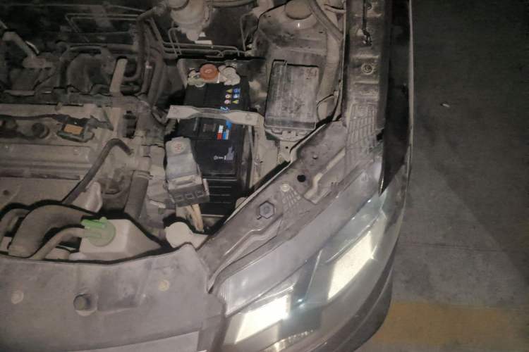 Used Dongfeng Fengon 370 2016 1.5L Manual Comfort 7-Seater Engine Bay Left
