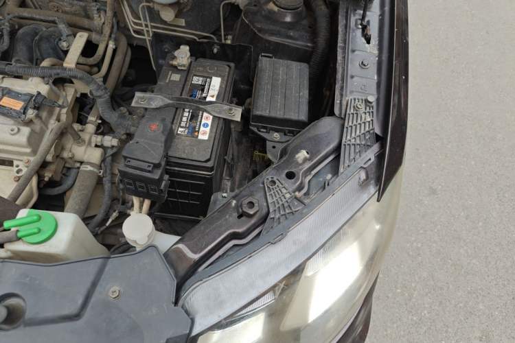 Used Dongfeng Fengon 370 2016 1.5L Manual Comfort 7-Seater Engine Bay Left