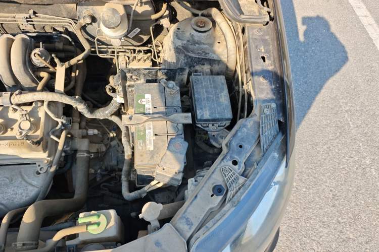 Used Dongfeng Fengon 370 2016 1.5L Manual Luxury 7-Seater Engine Bay Left