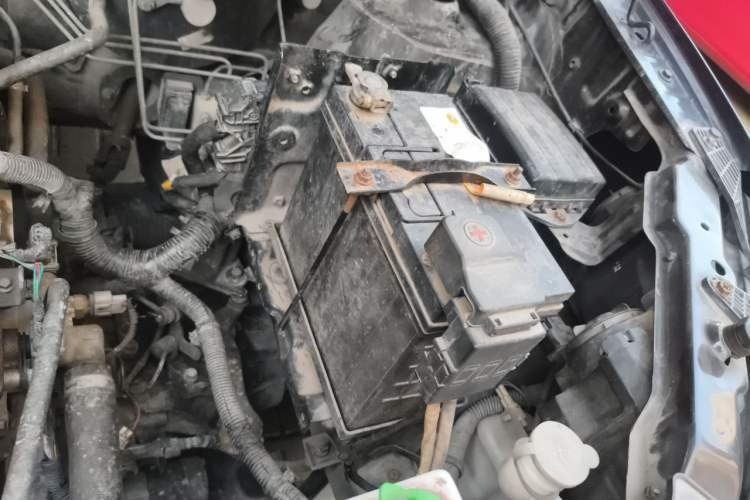 Used Dongfeng Fengon 370 2016 1.5L Manual Standard Model II 7 Seats Engine Bay Left