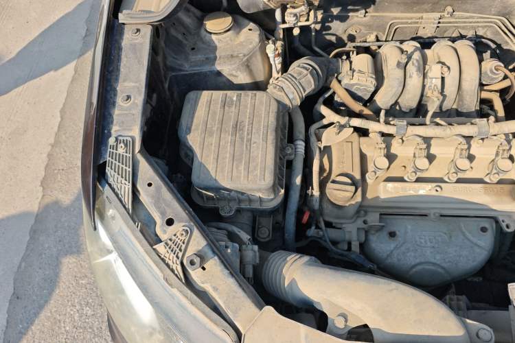 Used Dongfeng Fengon 370 2016 1.5L Manual Luxury 7-Seater Engine Bay Right