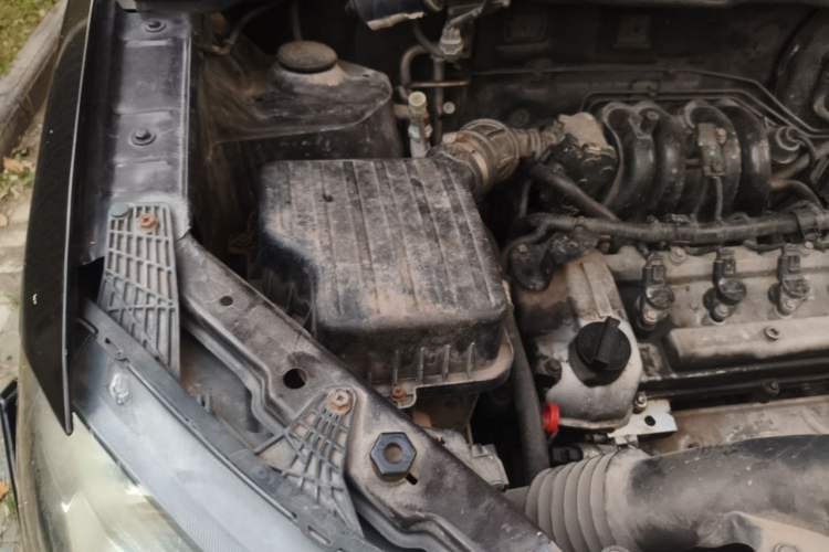 Used Dongfeng Fengon 370 2016 1.5L Manual Standard Model II 7 Seats Engine Bay Right
