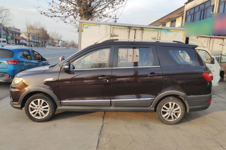 Used Dongfeng Fengon 370 2016 1.5L Manual Luxury Version SFG15-02 7 Seats Exterior 3