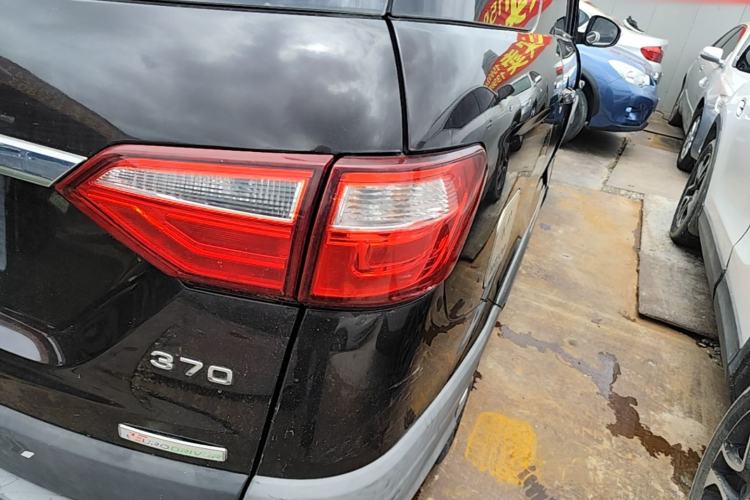 Used Dongfeng Fengon 370 2016 1.5L Manual Elite Home Edition 7-Seater Exterior 3