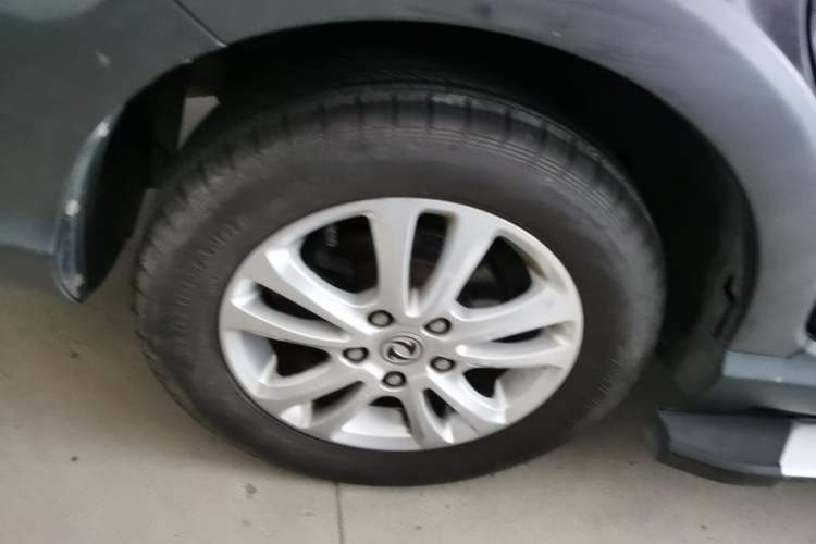 Used Dongfeng Fengon 370 2016 1.5L Manual Standard Edition SFG15-05 7 Seats Exterior 5