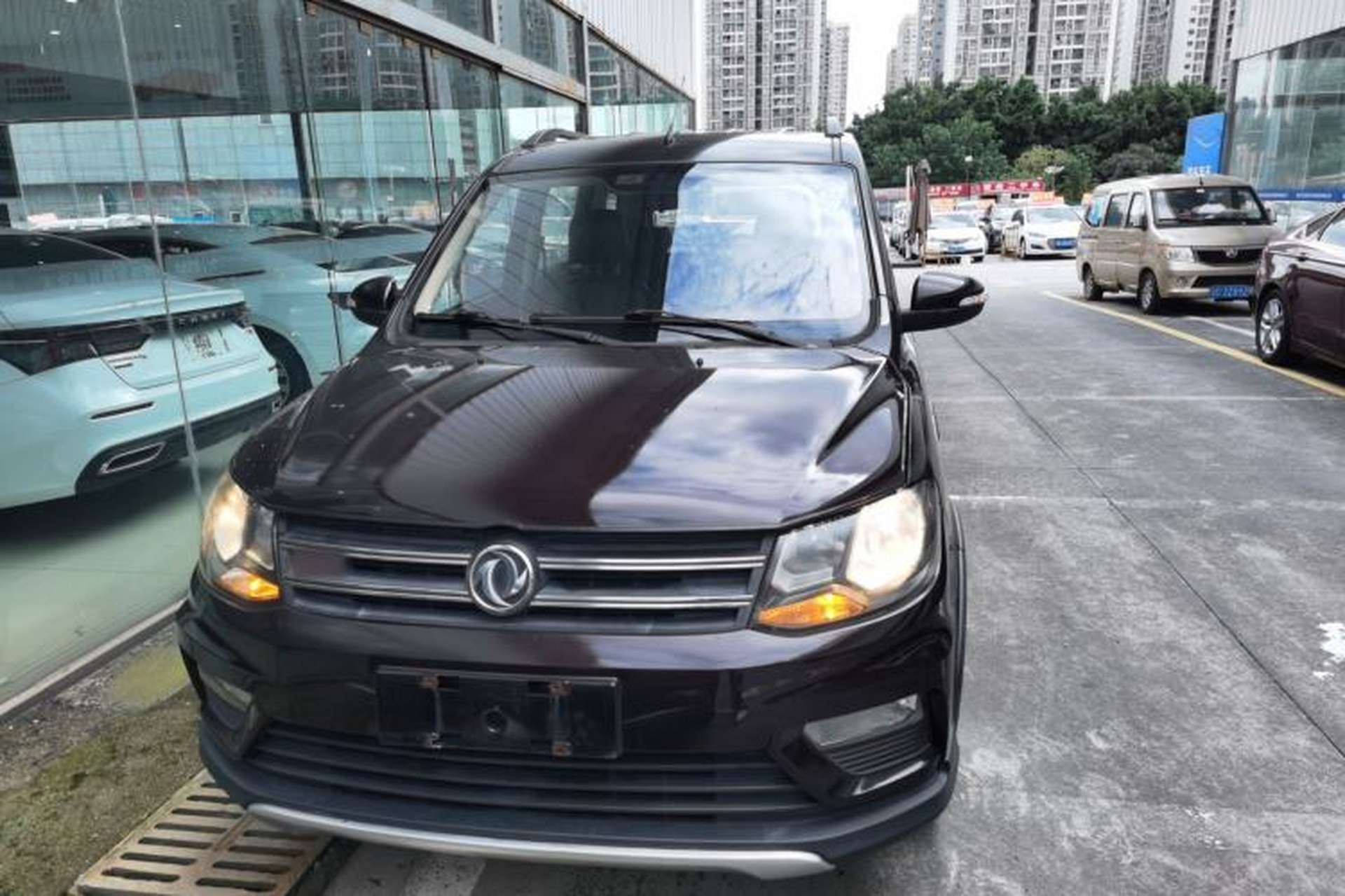 Used Dongfeng Fengon 370 2016 1.5L Manual Elite Travel Edition 7 Seats Front