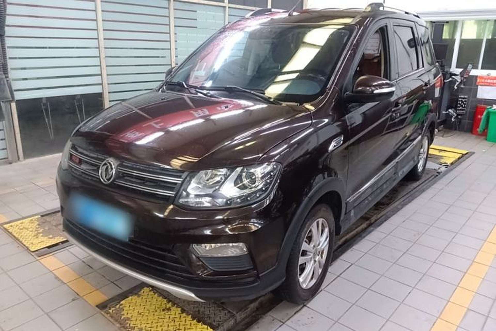 Used Dongfeng Fengon 370 2016 1.5L Manual Luxury 7-Seater Front Left 45 Deg
