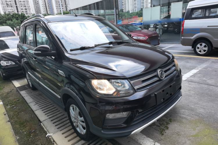 Used Dongfeng Fengon 370 2016 1.5L Manual Elite Travel Edition 7 Seats Front Right 45 Deg