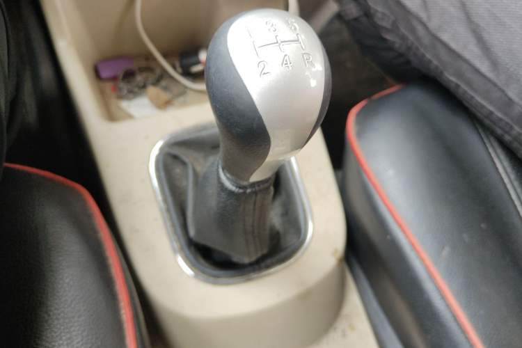 Used Dongfeng Fengon 370 2016 1.5L Manual Comfort Model 5 Seats Gear Lever