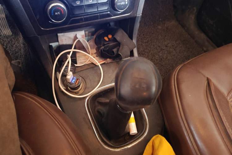 Used Dongfeng Fengon 370 2016 1.5L Manual Standard Edition SFG15-02 7 Seats Gear Lever