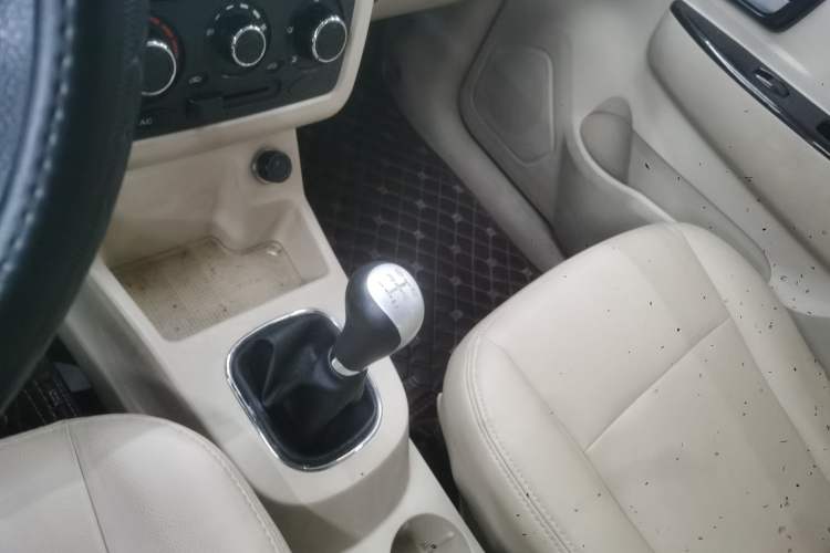 Used Dongfeng Fengon 370 2016 1.5L Manual Standard Edition SFG15-05 7 Seats Gear Lever