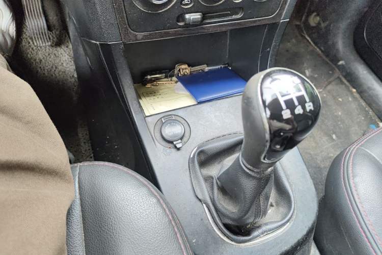 Used Dongfeng Fengon 370 2016 1.5L Manual Standard Edition SFG15-02 7 Seats Gear Lever