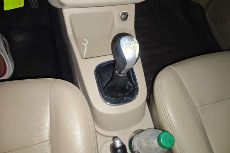 Used Dongfeng Fengon 370 2016 1.5L Manual Standard Edition SFG15-02 7 Seats Gear Lever