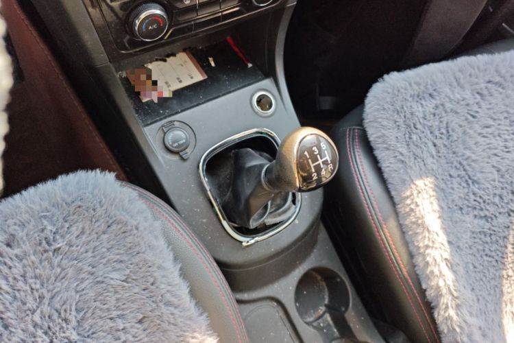 Used Dongfeng Fengon 370 2016 1.5L Manual Luxury 7-Seater Gear Lever