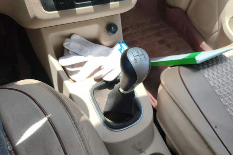 Used Dongfeng Fengon 370 2016 1.5L Manual Standard Edition SFG15-05 7 Seats Gear Lever
