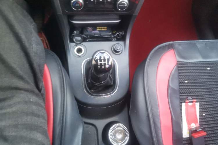 Used Dongfeng Fengon 370 2016 1.5L Manual Luxury Version SFG15-02 5 Seats Gear Lever