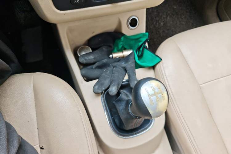Used Dongfeng Fengon 370 2016 1.5L Manual Standard Edition SFG15-05 7 Seats Gear Lever