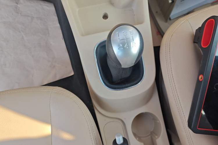 Used Dongfeng Fengon 370 2016 1.5L Manual Standard Edition SFG15-05 7 Seats Gear Lever
