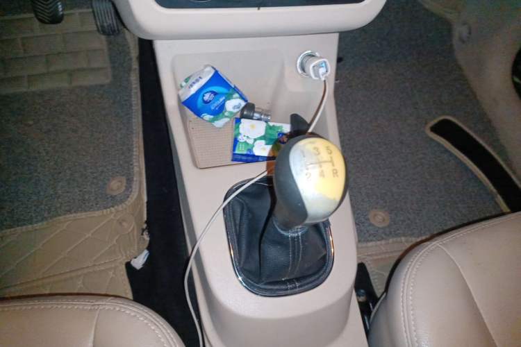 Used Dongfeng Fengon 370 2016 1.5L Manual Standard Edition SFG15-05 7 Seats Gear Lever