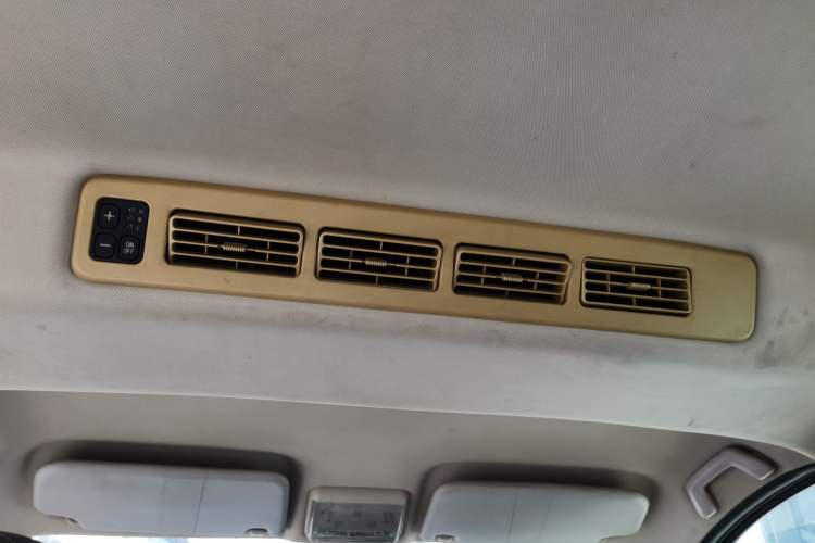 Used Dongfeng Fengon 370 2016 1.5L Manual Elite Travel Edition 7 Seats Headliner