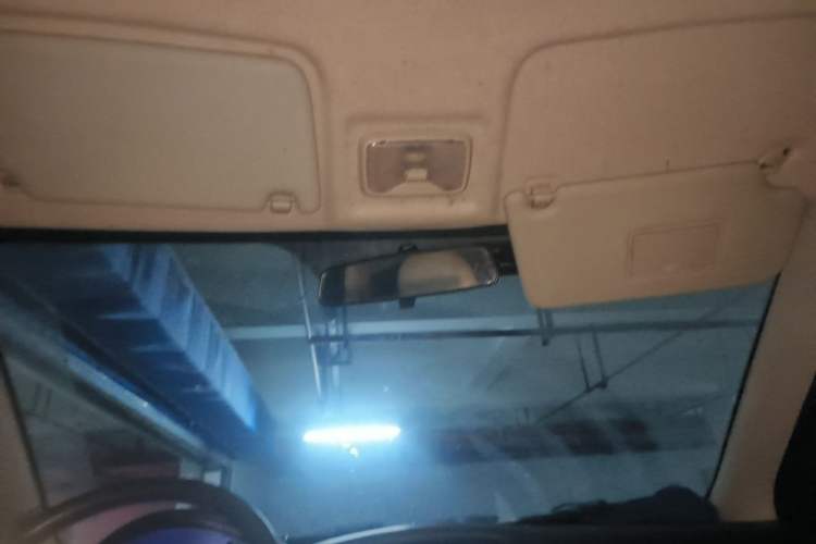 Used Dongfeng Fengon 370 2016 1.5L Manual Comfort 7-Seater Headliner