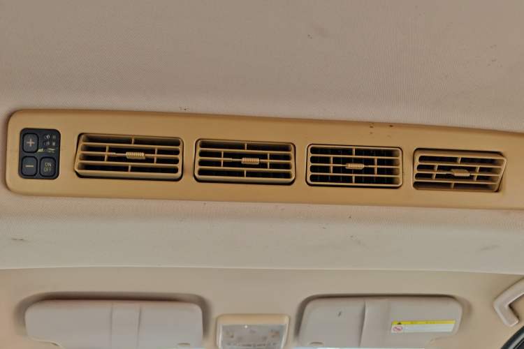 Used Dongfeng Fengon 370 2016 1.5L Manual Luxury 7-Seater Headliner