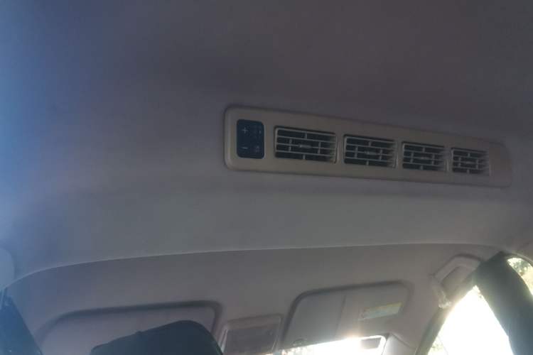 Used Dongfeng Fengon 370 2016 1.5L Manual Luxury Version SFG15-02 5 Seats Headliner