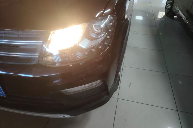 Used Dongfeng Fengon 370 2016 1.5L Manual Luxury Version SFG15-05 7 Seats Left Front Headlight