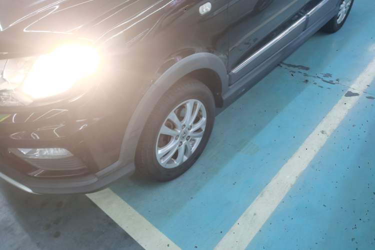 Used Dongfeng Fengon 370 2016 1.5L Manual Standard Edition SFG15-05 7 Seats Left Front Wheel Hub