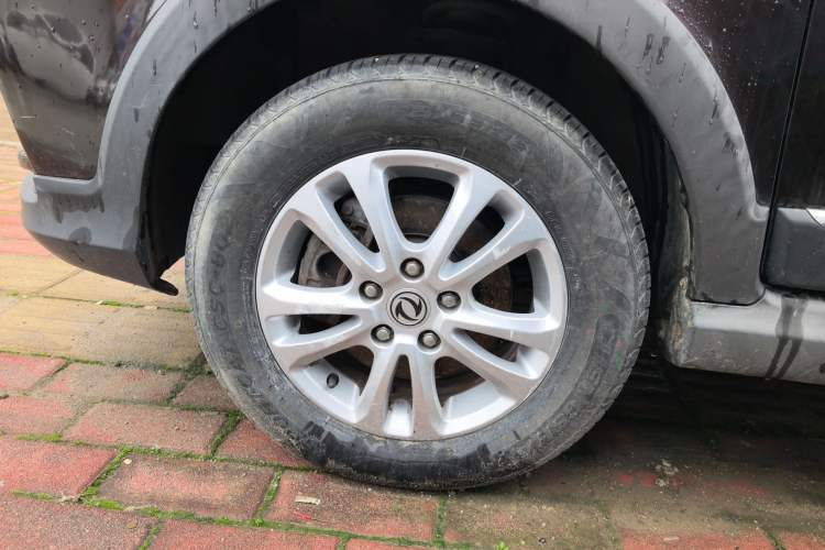 Used Dongfeng Fengon 370 2016 1.5L Manual Elite Home Edition 5 Seats Left Front Wheel Hub