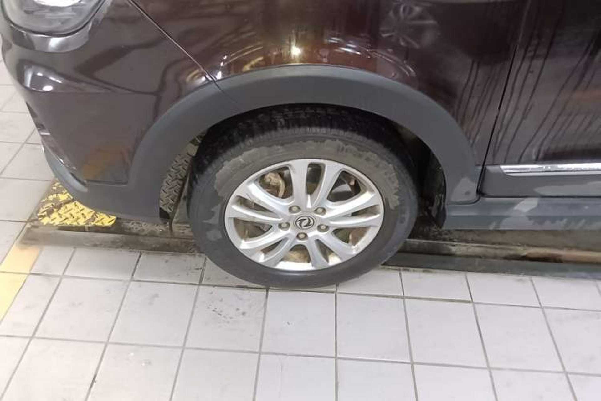 Used Dongfeng Fengon 370 2016 1.5L Manual Luxury 7-Seater Left Front Wheel Hub