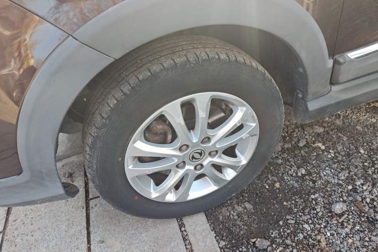 Used Dongfeng Fengon 370 2016 1.5L Manual Standard Edition SFG15-05 7 Seats Left Front Wheel Hub