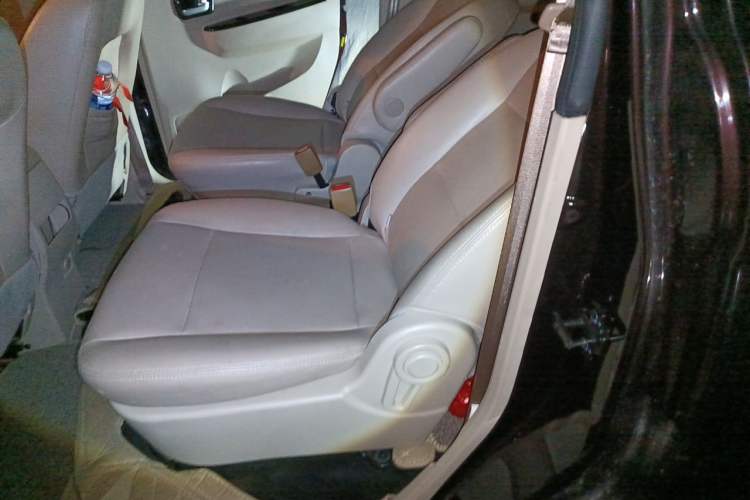 Used Dongfeng Fengon 370 2016 1.5L Manual Standard Edition SFG15-05 7 Seats Left Rear Seat