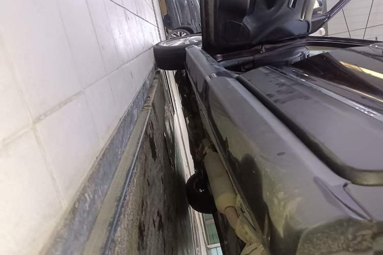 Used Dongfeng Fengon 370 2016 1.5L Manual Luxury 7-Seater Left Side Sill