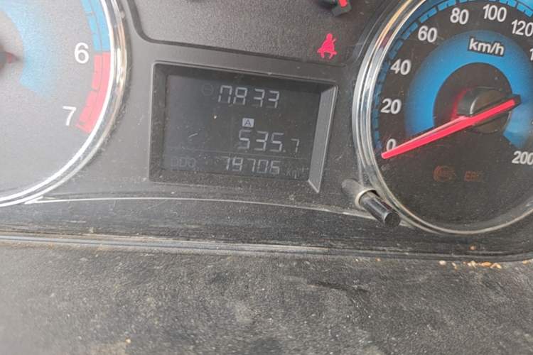 Used Dongfeng Fengon 370 2016 1.5L Manual Luxury 7-Seater Odometer Close Up