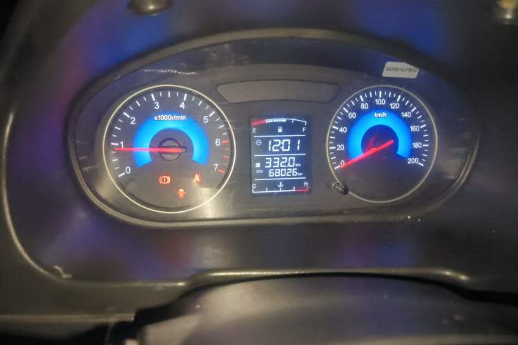 Used Dongfeng Fengon 370 2016 1.5L Manual Comfort 7-Seater Odometer Close Up