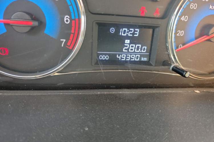 Used Dongfeng Fengon 370 2016 1.5L Manual Luxury 7-Seater Odometer Close Up