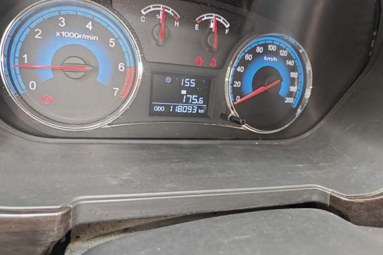 Used Dongfeng Fengon 370 2016 1.5L Manual Luxury Version SFG15-05 7 Seats Odometer Close Up