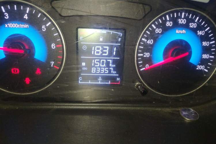 Used Dongfeng Fengon 370 2016 1.5L Manual Standard Edition SFG15-05 7 Seats Odometer Close Up