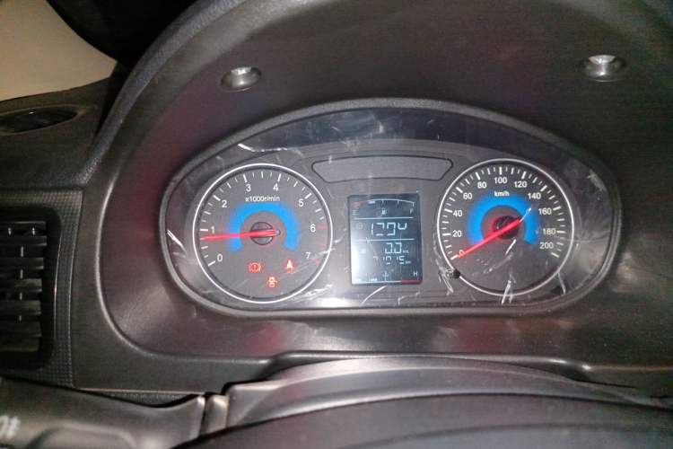 Used Dongfeng Fengon 370 2016 1.5L Manual Standard Edition SFG15-05 7 Seats Odometer Close Up