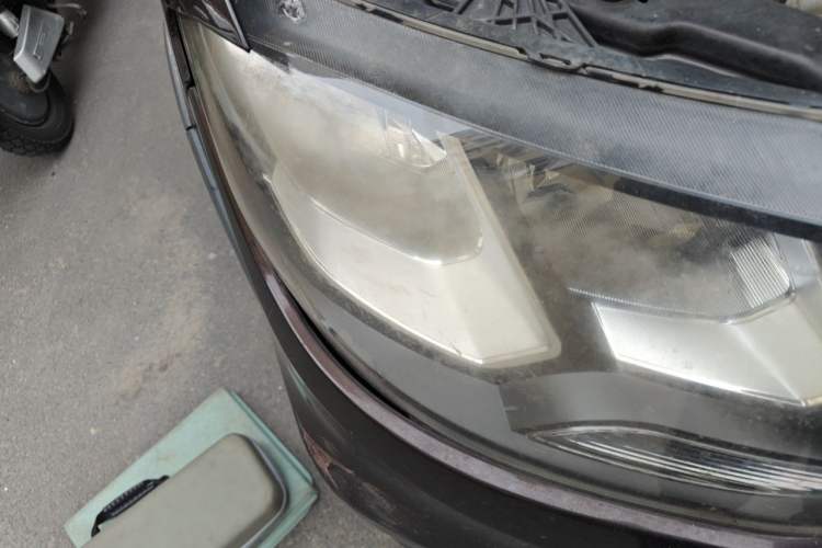 Used Dongfeng Fengon 370 2016 1.5L Manual Comfort 7-Seater Right Front Headlight